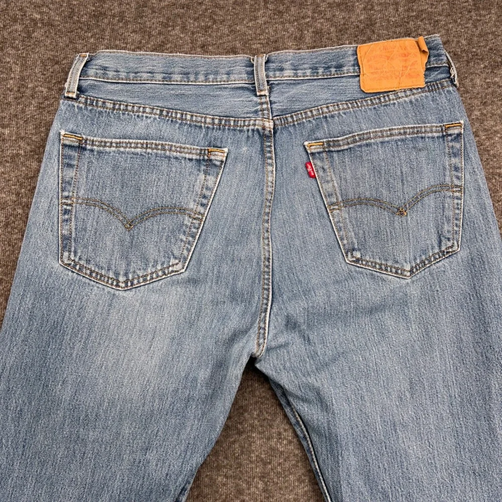 Levis 501 Original Fit Mens Light Wash Blue Straight Leg Button Fly Jeans W34